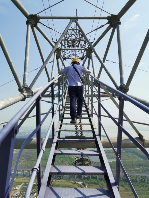0910市特检院为大胜关电塔电梯做“体检”02.png